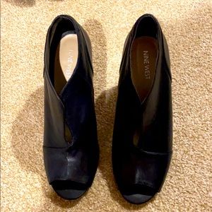 Nine West peep toe pump